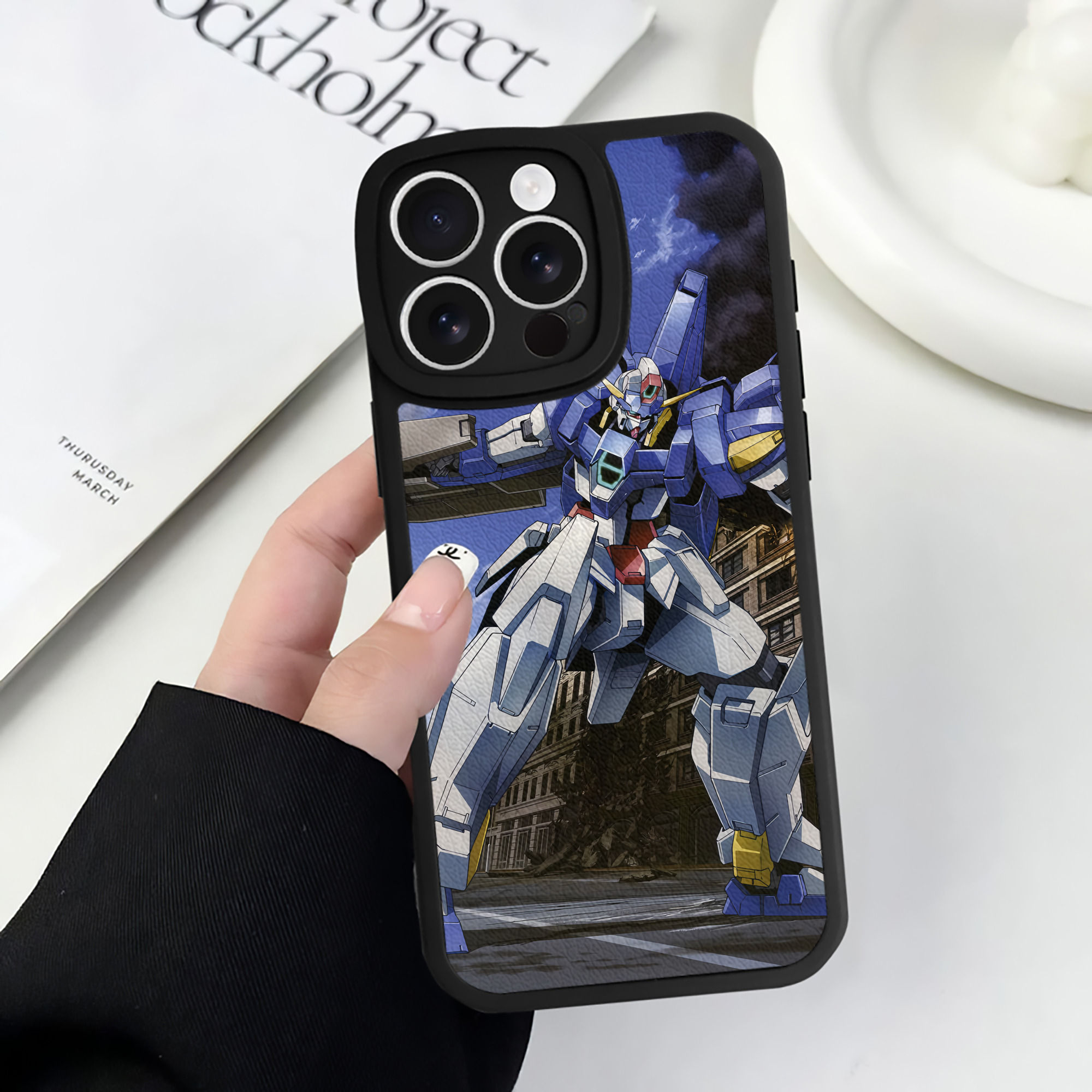 （画像用） 機動戦士ガンダム Mobile Suit Gundam 【iPhone 16シリーズ対応】シリコンスマホケース（レザー調） 材質：シリコン